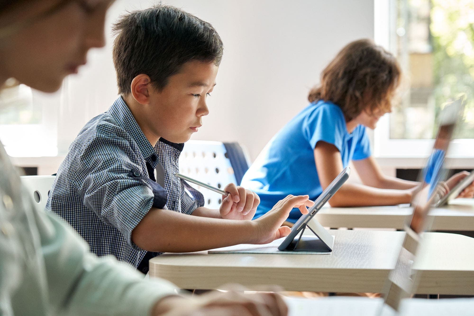 Art City Elementary Gets a Lesson in Improving In Building Cellular Coverage min